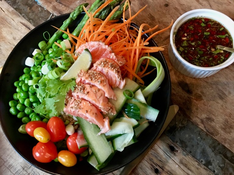 Tataki bowl med byggryn og ponzu