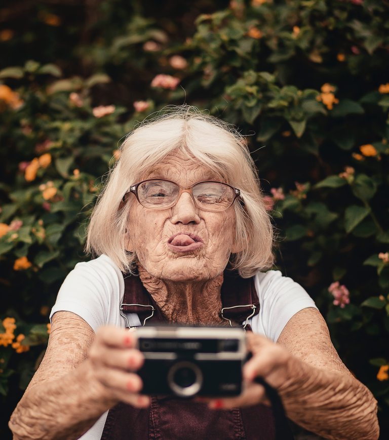 woman-taking-selfie-2050979(1)